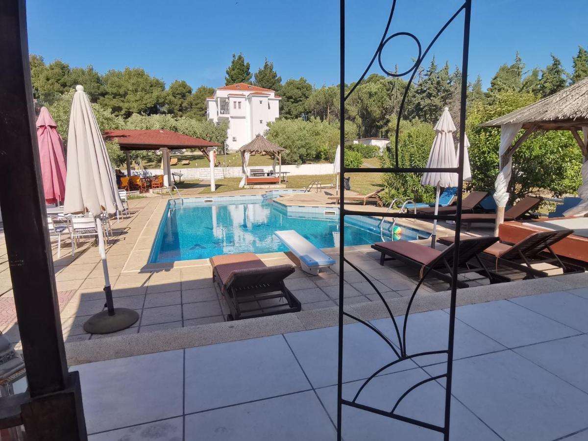 Villa Askamnia And Suites Nikiti  Exterior photo